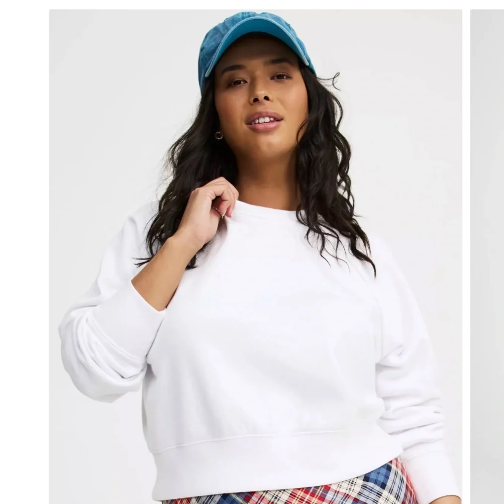 Torrid Cropped Crew Sweatshirt NWT - Picture 1 of 4